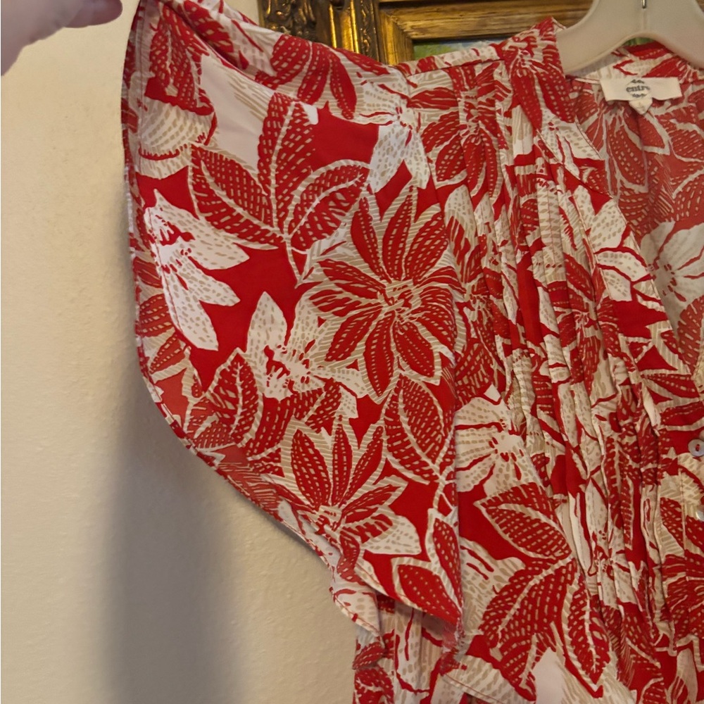 Entro Dress with Red and White Floral Pattern - Picture 5 of 8
